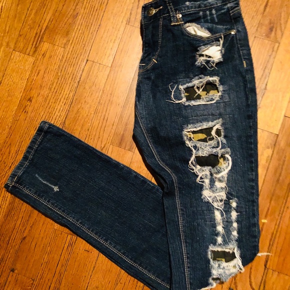 Red Rivet Jeans with Camouflaged - Picture 2 of 3